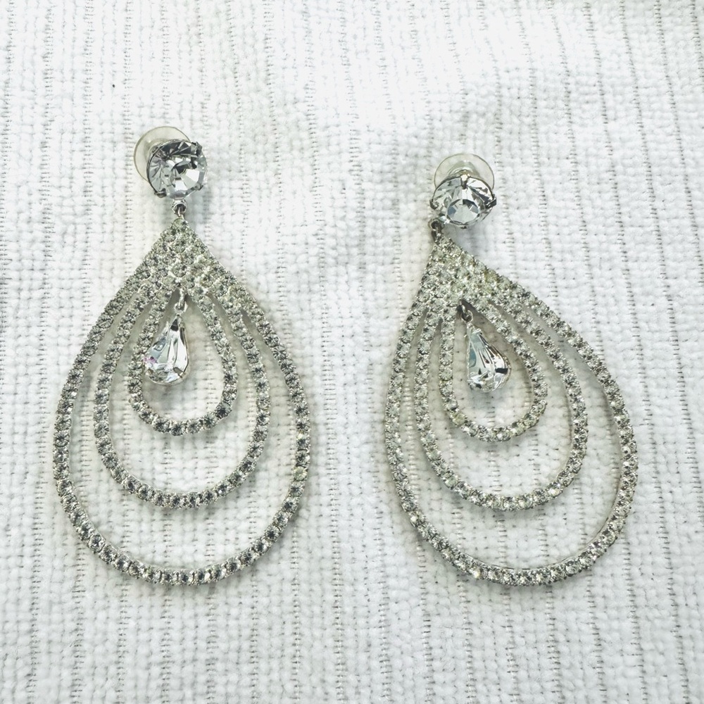Elegant Silver Teardrop Earrings with Crystals and Crystal Studs